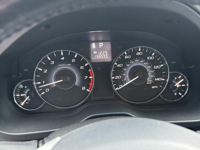 Серый Субару Аутбек, объемом двигателя 2.5 л и пробегом 300 тыс. км за 7900 $, фото 9 на Automoto.ua