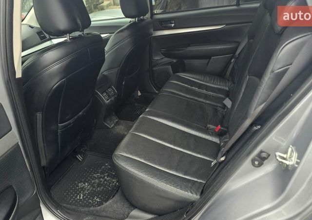 Серый Субару Аутбек, объемом двигателя 2.46 л и пробегом 225 тыс. км за 8900 $, фото 5 на Automoto.ua