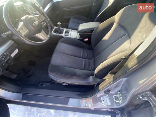 Сірий Субару Аутбек, об'ємом двигуна 2 л та пробігом 283 тис. км за 7600 $, фото 13 на Automoto.ua