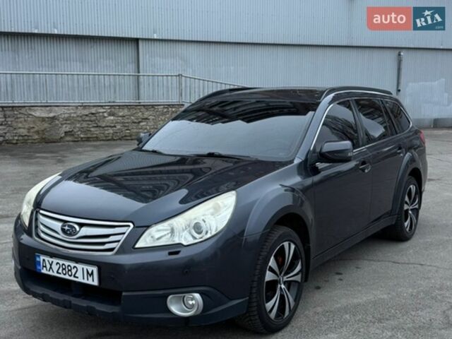 Серый Субару Аутбек, объемом двигателя 2.46 л и пробегом 250 тыс. км за 9500 $, фото 1 на Automoto.ua