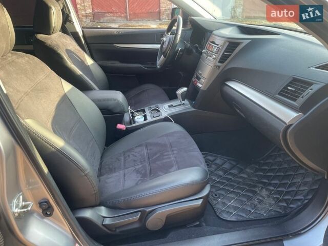 Сірий Субару Аутбек, об'ємом двигуна 2.46 л та пробігом 247 тис. км за 10000 $, фото 17 на Automoto.ua