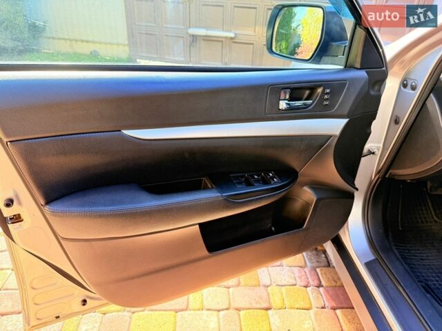 Сірий Субару Аутбек, об'ємом двигуна 2.46 л та пробігом 264 тис. км за 8500 $, фото 25 на Automoto.ua