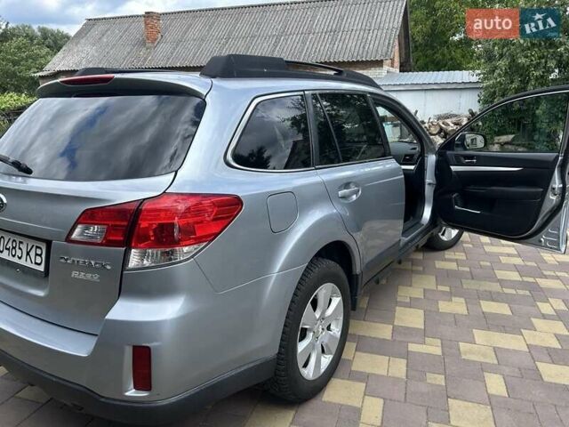 Сірий Субару Аутбек, об'ємом двигуна 2.46 л та пробігом 273 тис. км за 9250 $, фото 4 на Automoto.ua