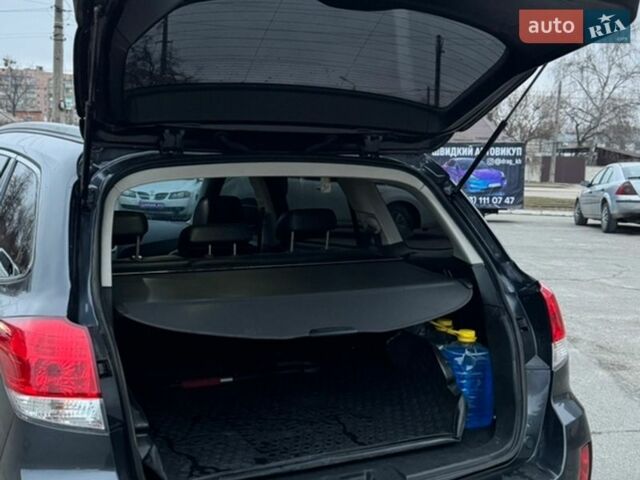 Серый Субару Аутбек, объемом двигателя 2.46 л и пробегом 250 тыс. км за 9500 $, фото 9 на Automoto.ua