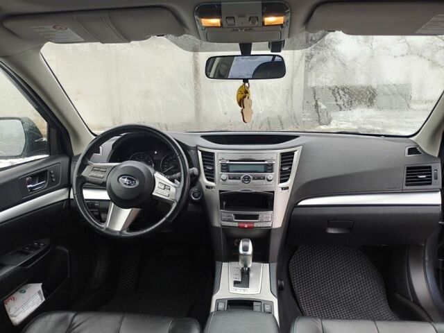 Серый Субару Аутбек, объемом двигателя 2.5 л и пробегом 210 тыс. км за 9900 $, фото 6 на Automoto.ua