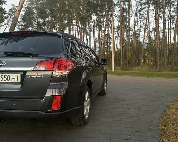 Серый Субару Аутбек, объемом двигателя 2.46 л и пробегом 198 тыс. км за 8750 $, фото 6 на Automoto.ua