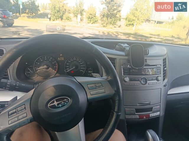 Сірий Субару Аутбек, об'ємом двигуна 2.46 л та пробігом 223 тис. км за 7500 $, фото 1 на Automoto.ua