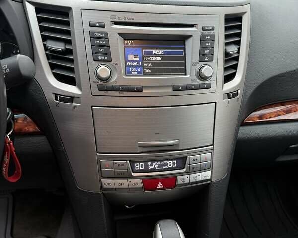 Серый Субару Аутбек, объемом двигателя 2.5 л и пробегом 318 тыс. км за 9500 $, фото 6 на Automoto.ua