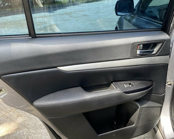 Сірий Субару Аутбек, об'ємом двигуна 2 л та пробігом 160 тис. км за 9500 $, фото 14 на Automoto.ua