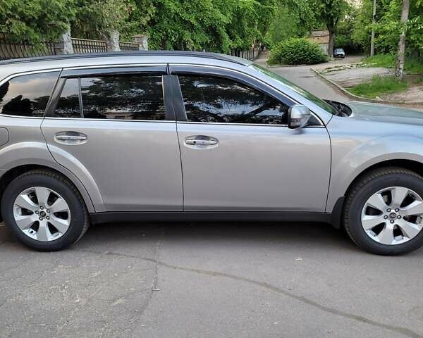 Серый Субару Аутбек, объемом двигателя 2.46 л и пробегом 155 тыс. км за 11900 $, фото 3 на Automoto.ua