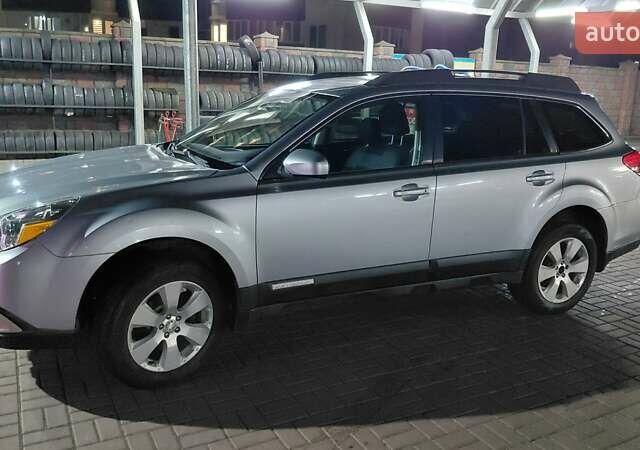 Серый Субару Аутбек, объемом двигателя 2.46 л и пробегом 280 тыс. км за 7500 $, фото 2 на Automoto.ua