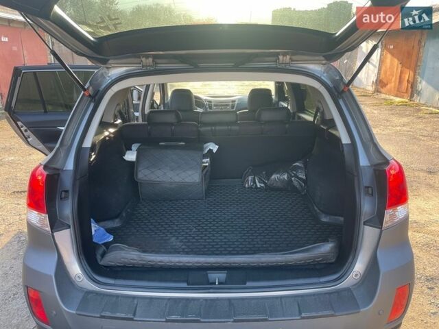 Сірий Субару Аутбек, об'ємом двигуна 2.46 л та пробігом 247 тис. км за 10000 $, фото 14 на Automoto.ua