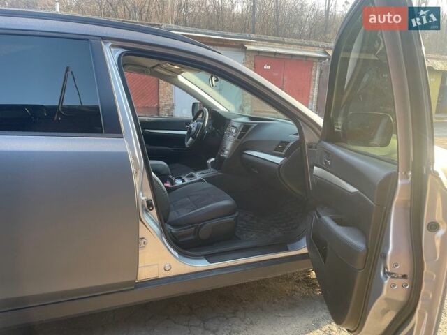 Сірий Субару Аутбек, об'ємом двигуна 2.46 л та пробігом 247 тис. км за 10000 $, фото 16 на Automoto.ua