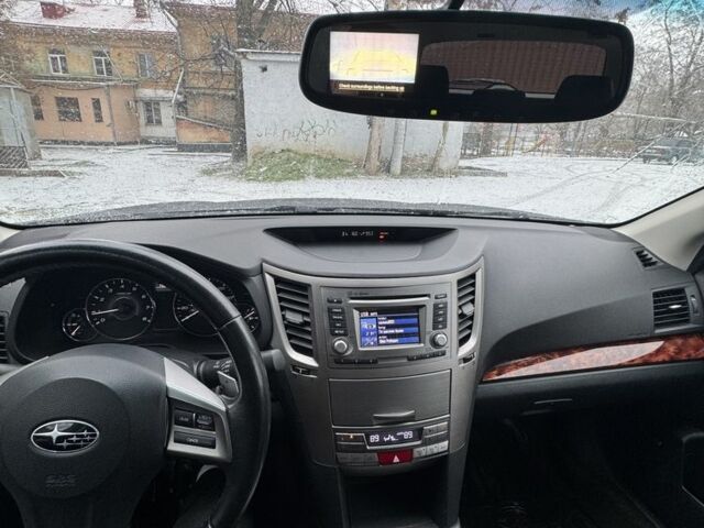 Серый Субару Аутбек, объемом двигателя 2.5 л и пробегом 300 тыс. км за 7900 $, фото 1 на Automoto.ua