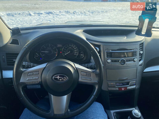 Сірий Субару Аутбек, об'ємом двигуна 2 л та пробігом 283 тис. км за 7600 $, фото 9 на Automoto.ua