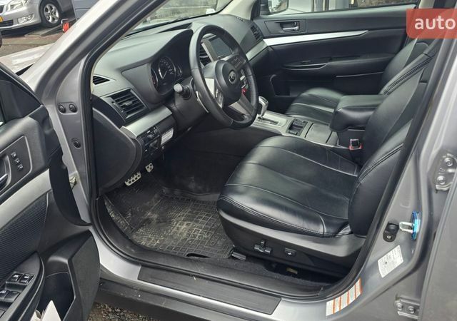 Серый Субару Аутбек, объемом двигателя 2.46 л и пробегом 225 тыс. км за 8900 $, фото 7 на Automoto.ua