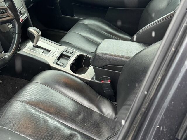 Серый Субару Аутбек, объемом двигателя 2.5 л и пробегом 300 тыс. км за 7900 $, фото 11 на Automoto.ua