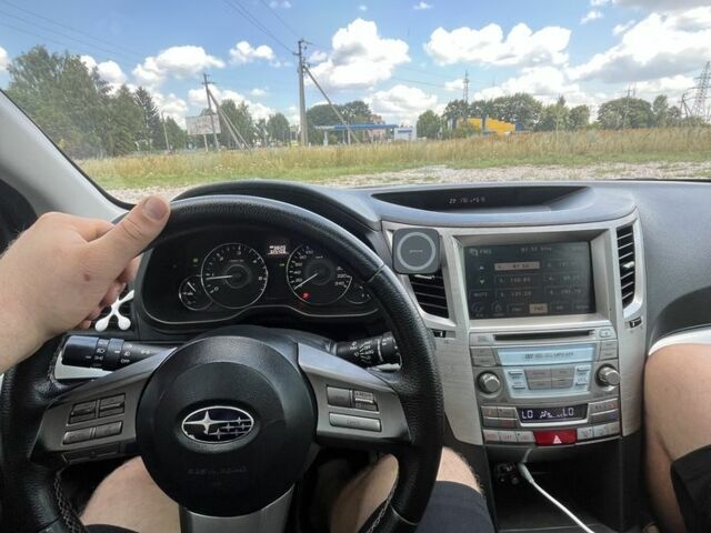 Сірий Субару Аутбек, об'ємом двигуна 2 л та пробігом 300 тис. км за 7802 $, фото 4 на Automoto.ua