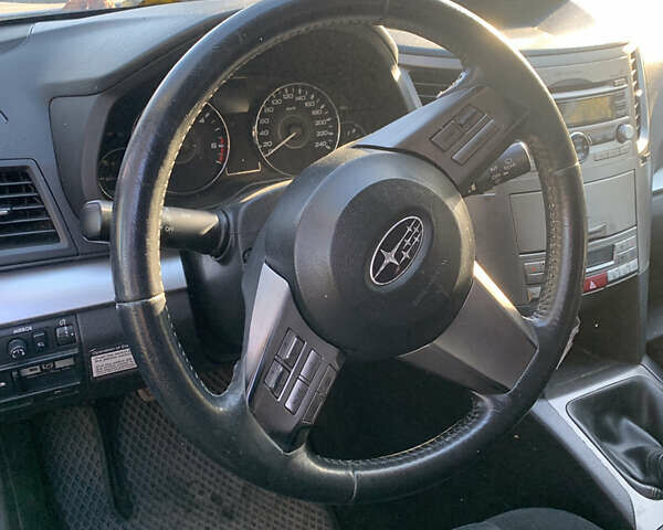 Серый Субару Аутбек, объемом двигателя 2 л и пробегом 1 тыс. км за 3000 $, фото 9 на Automoto.ua