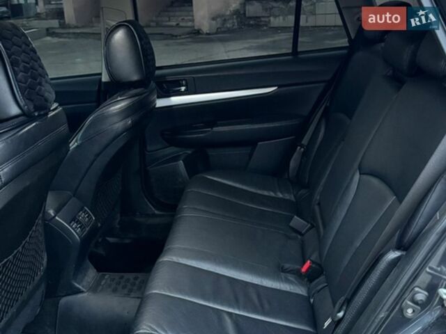 Серый Субару Аутбек, объемом двигателя 2.46 л и пробегом 250 тыс. км за 9500 $, фото 6 на Automoto.ua