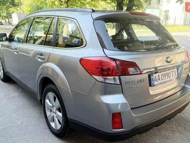 Сірий Субару Аутбек, об'ємом двигуна 2.46 л та пробігом 205 тис. км за 8200 $, фото 6 на Automoto.ua
