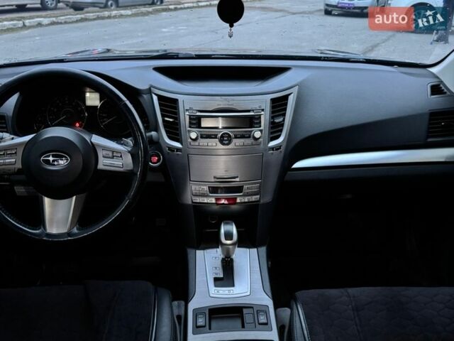 Серый Субару Аутбек, объемом двигателя 2.46 л и пробегом 250 тыс. км за 9500 $, фото 8 на Automoto.ua