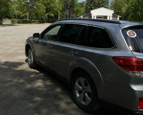 Сірий Субару Аутбек, об'ємом двигуна 2 л та пробігом 160 тис. км за 9500 $, фото 3 на Automoto.ua