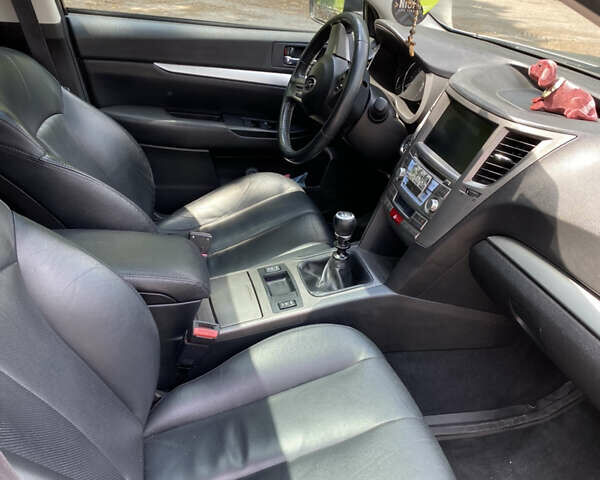 Сірий Субару Аутбек, об'ємом двигуна 2 л та пробігом 160 тис. км за 9500 $, фото 17 на Automoto.ua