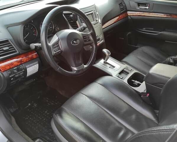 Сірий Субару Аутбек, об'ємом двигуна 2.46 л та пробігом 250 тис. км за 9300 $, фото 4 на Automoto.ua
