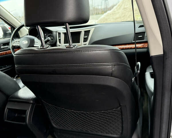 Сірий Субару Аутбек, об'ємом двигуна 2.46 л та пробігом 258 тис. км за 9000 $, фото 14 на Automoto.ua