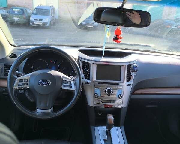Серый Субару Аутбек, объемом двигателя 2.5 л и пробегом 280 тыс. км за 8800 $, фото 9 на Automoto.ua