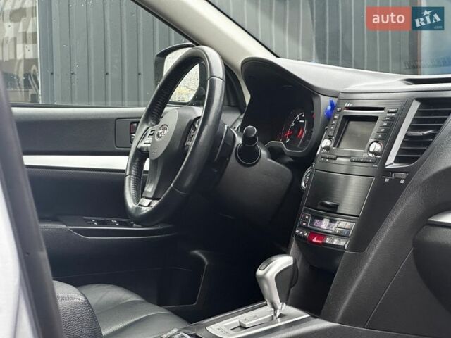 Серый Субару Аутбек, объемом двигателя 2.46 л и пробегом 250 тыс. км за 9990 $, фото 27 на Automoto.ua