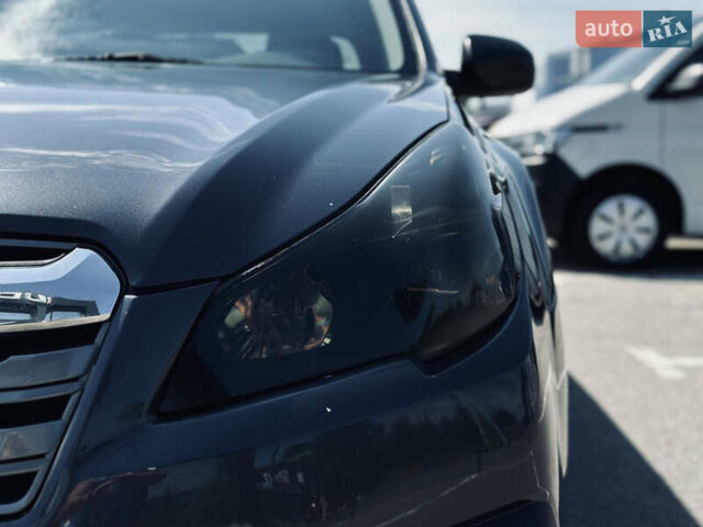 Серый Субару Аутбек, объемом двигателя 2.46 л и пробегом 296 тыс. км за 9400 $, фото 6 на Automoto.ua