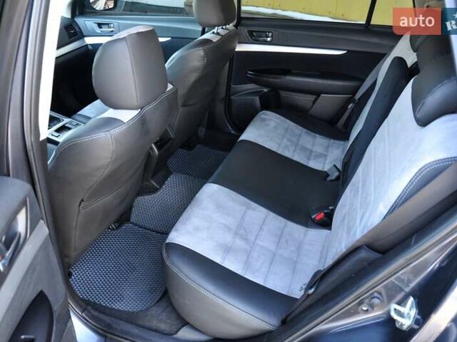 Сірий Субару Аутбек, об'ємом двигуна 2 л та пробігом 251 тис. км за 6800 $, фото 18 на Automoto.ua