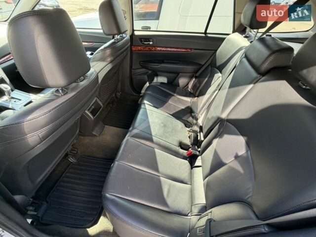 Серый Субару Аутбек, объемом двигателя 2.46 л и пробегом 290 тыс. км за 8400 $, фото 6 на Automoto.ua