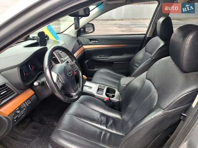 Серый Субару Аутбек, объемом двигателя 2.46 л и пробегом 215 тыс. км за 12150 $, фото 17 на Automoto.ua