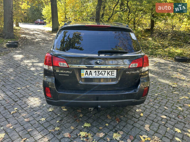 Серый Субару Аутбек, объемом двигателя 2.46 л и пробегом 228 тыс. км за 8100 $, фото 3 на Automoto.ua