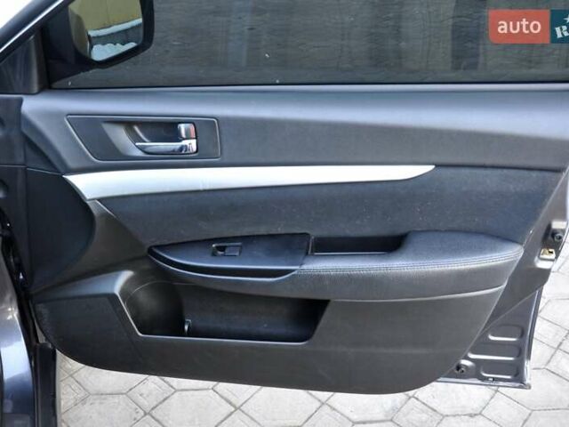 Сірий Субару Аутбек, об'ємом двигуна 2 л та пробігом 251 тис. км за 6800 $, фото 24 на Automoto.ua