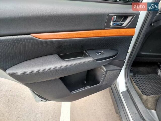 Сірий Субару Аутбек, об'ємом двигуна 2.46 л та пробігом 215 тис. км за 13250 $, фото 17 на Automoto.ua