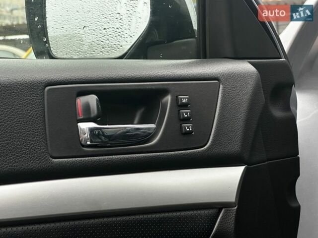 Серый Субару Аутбек, объемом двигателя 2.46 л и пробегом 250 тыс. км за 9990 $, фото 12 на Automoto.ua