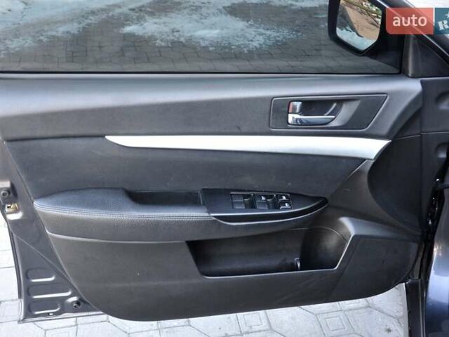Сірий Субару Аутбек, об'ємом двигуна 2 л та пробігом 251 тис. км за 6800 $, фото 13 на Automoto.ua
