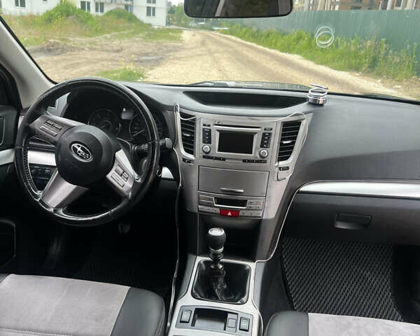 Сірий Субару Аутбек, об'ємом двигуна 2 л та пробігом 240 тис. км за 7500 $, фото 29 на Automoto.ua