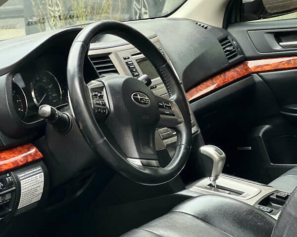 Серый Субару Аутбек, объемом двигателя 2.46 л и пробегом 225 тыс. км за 8900 $, фото 13 на Automoto.ua