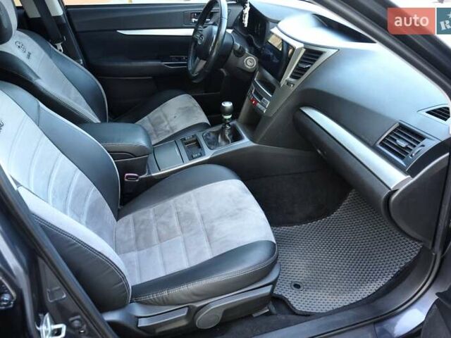 Сірий Субару Аутбек, об'ємом двигуна 2 л та пробігом 251 тис. км за 6800 $, фото 25 на Automoto.ua