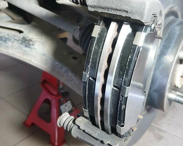 Серый Субару Аутбек, объемом двигателя 2.5 л и пробегом 322 тыс. км за 9700 $, фото 3 на Automoto.ua