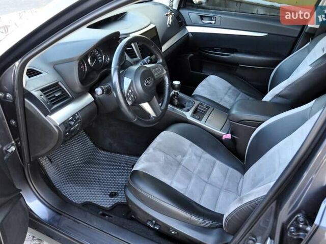 Сірий Субару Аутбек, об'ємом двигуна 2 л та пробігом 251 тис. км за 6800 $, фото 14 на Automoto.ua