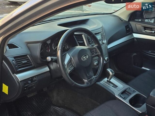 Серый Субару Аутбек, объемом двигателя 2.46 л и пробегом 184 тыс. км за 6450 $, фото 6 на Automoto.ua