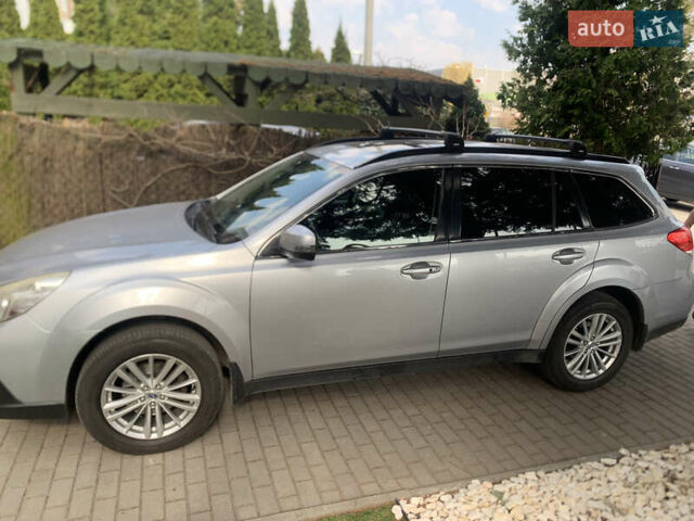 Сірий Субару Аутбек, об'ємом двигуна 2.46 л та пробігом 245 тис. км за 11000 $, фото 1 на Automoto.ua