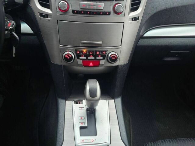 Сірий Субару Аутбек, об'ємом двигуна 2.5 л та пробігом 177 тис. км за 8400 $, фото 12 на Automoto.ua