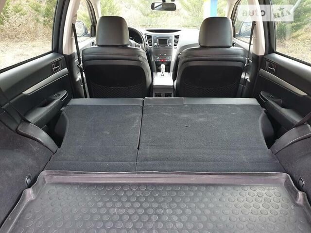 Серый Субару Аутбек, объемом двигателя 2.5 л и пробегом 322 тыс. км за 9200 $, фото 80 на Automoto.ua